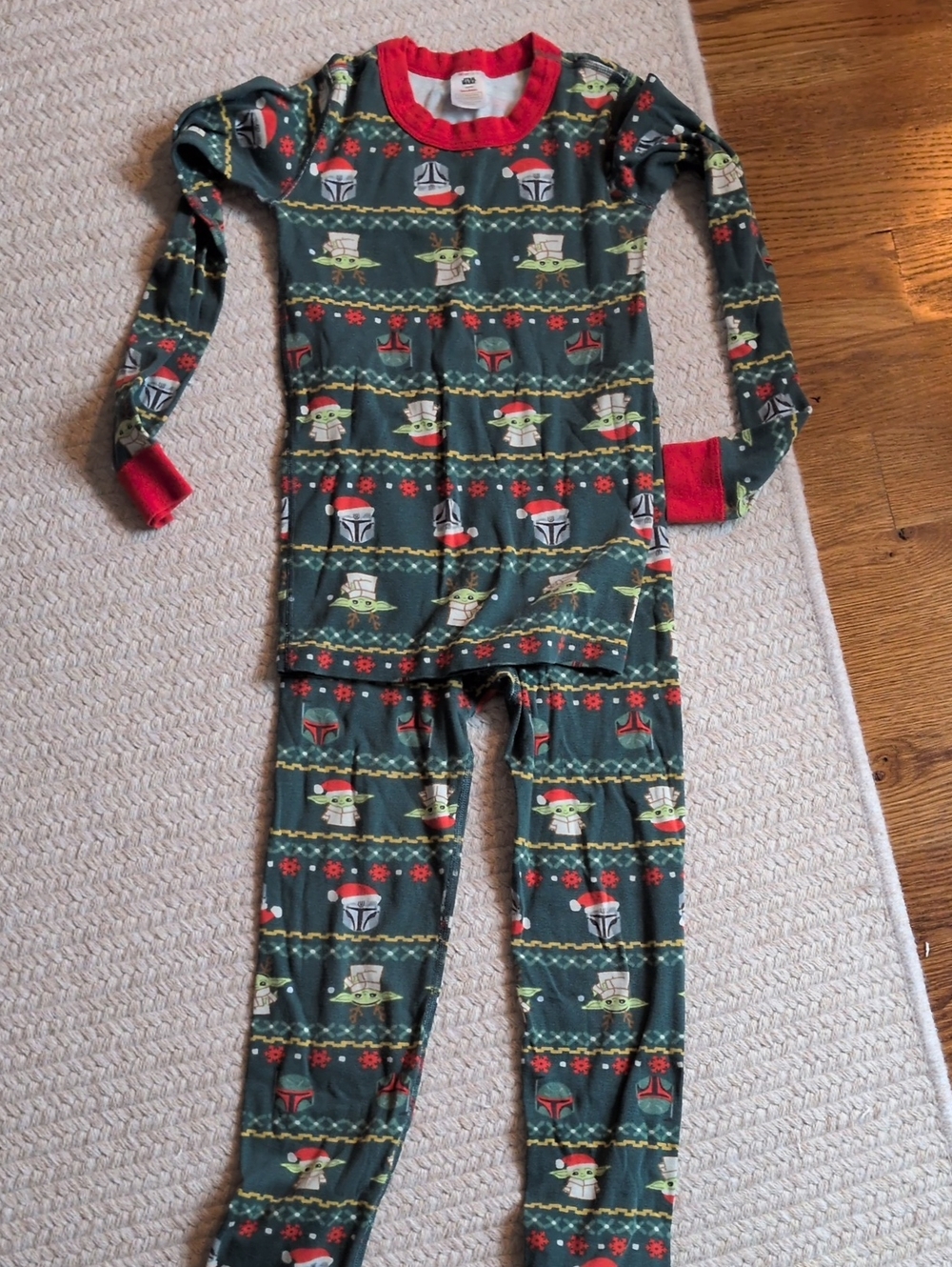 Hanna Andersson Green Grogu & Mandalorian Holiday Pajama Set with Red Trim